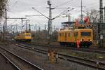 Bahndienstwagen 711 206 - 99 80 9136 005-2 - und 708 320-7 bei einem Einsatz im Bahnhof Riedstadt-Goddelau am 7./8. 12. 2019.

Der Bahnverkehr war massiv gestört. Umleitungen über Worms bzw. Darmstadt. S7 endete von Frankfurt kommend in Groß Gerau-Dornberg. RE 70 stoppte in Biebesheim.

Nur wenige ICE`s schlichen an über Gleis 1