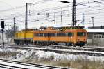 203 313 hat den ORT 708 320 aus dem Bahnstromwerk Stralsund geholt und bringt ihn am 08.12.2010 in den Bahnhof