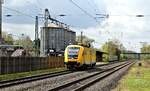 Bahndienstfahrzeug 711118-0 fährt hier am 6.5.2021 um 10.46 Uhr um 10.46 Uhr durch den Bahnhof Kattenvenne in Richtung Osnabrück.