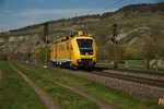 711 101-6 von DB Netz ist ein Instandhaltungsfahrzeug für Oberleitungsarbeiten passierte am 12.04.16 Thüngersheim und fuhr in Richtung Würzburg.