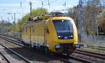 DB Netz AG mit dem HIOB - Hubarbeitsbühnen-Instandhaltungsfahrzeug für Oberleitungsanlagen  711 110-7  am 19.04.22 Berlin Hirschgarten.