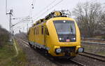DB Netz Instandhaltung mit dem HIOB  711 122-2  am 14.02.23 Durchfahrt Bahnhof Berlin Hohenschönhausen.