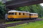 Gleismesszug 725 / 726 004-5 der DB Netz Instandhaltung fhrt am 27.06.2012 durch Kirchen (Sieg) in Richtung Betzdorf (Sieg).