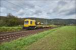 742 106 ein Gleisarbeitsfahrzeug der Netz Instandhaltung auf dem Weg nach Fulda ,gesehen am 04.10.2017 bei Reilos.