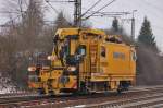 Auf, auf zu weiteren Taten auf der KBS 920 Treuchtlingen-Wrzburg fr dieses unfrmige Fahrzeug von Plasser & Theurer. (von der KBS 982 Donauwrth-Treuchtlingen kommend, im Nov. 2008).