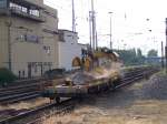 ein Baufahrzug von der DB  ist im Manheimer HBF am arbeiten ist genau der selbe wie auf dem Bild davor.am 22.6.2005