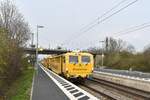 Eiffage Rail Stopfgerät mit Planiergerät in Heddesheim/Hirschberg gen Ladenburg fahrend.