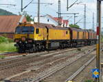 DB Netz HSM 802 (99 80 9427 008-4 D-DB), ein Loram Schienenschleifzug RGI 10 BR 768.0, am 11.06.2021 in Eisenach bei der Ausfahrt Richtung Gotha.