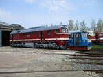 Das ASF 32 zog die 120 198,am 30.April 2022,ins Freigelände im Eisenbahnmuseum Weimar.