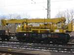 Ein Kranwagen von DB Netz Instandsetzung am 31.01.2004 in Karlsruhe Hbf.