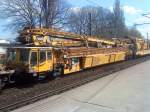 Ein Bauzug,den WLE 21 am 15.4.2010 durch Elmshorn zog. Kann mir jemand sagen,was das fr ein Fahrzeug ist?