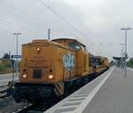 DB Bahnbaugruppe 203 304-1 (V100 Ost) mit Gleisbaukran in Babenhausen (Hessen) am 14.10.16