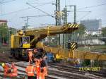 Ein Gleisbaukran zwischen Ludwigshafen Mitte und Mannheim HBF.