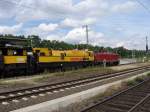 Schienenschleifzug LoLa wartet in Frankfurt am Main-Stadion auf die Fahrtfreigabe nach Frankfurt am Main Abzweig Forsthaus.