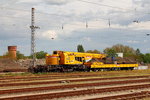 Der EDK 152 der Bahnbau Gruppe mit seinem Schutzwagen ist am 16.05.2016 im Bahnhof Oranienburg abgestellt.