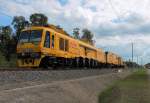 Der Schienenfrszug  Goliath  SF 03W - FFS der Fa. STRABAG Rail GmbH am 17.09.2013 in Nassenheide.

Schweres Nebenfahrzeug Nr.: 99 80 9427 004-3
Hersteller: Linsinger
Baujahr :   2011
Eigengewicht: 112,0 t
Nutzlast: 5,8 t
V max : 100 km/h
