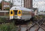 Köln Hbf, Ausfahrt an Gleis 5 am 29.10.2025, 12:17 Uhr in Richtung Köln-Hansaring: Messzug-Steuerwagen D-DB 63 80 99-92 014-9 Dienst mzf 316 von DB Systemtechnik GmbH gezogen von T4R (Traktion4Rent) 216 224-6.