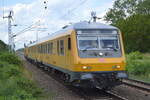 Messzug der DB Netz Instandhaltung mit  218 477-8  Name:  Else  (NVR: 92 80 1 218 477-8 D-DB) als Schublok am 03.08.21 Durchfahrt Bf.
