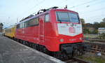 Angemietet von der DB Kommunikationstechnik GmbH (Magdeburg Hbf) standen die Train4Train GmbH, Bodenwerder Loks   111 207-7  (NVR:  91 80 6111 207-7 D-TFT ) und der Funkmessewagen (Messwagen 1)  D-DBKT 60 80 99-24200-0 (P) 296.3  und  111 025-3  (NVR:  91 80 6111 025-3 D-TFT ) am 10.10.22 am Bahnhof Berlin Lichtenberg abgestellt.