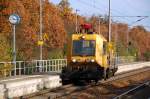 Ein Oberleitungsrevisionsfahrzeug durchfhrt am 07.11.09 Burgkemnitz Richtung Bitterfeld.