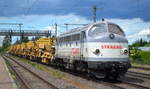 STRABAG Rail GmbH, Lauda Königshofen mit  V 170 1147  (NVR:  92 80 1227 007-2 D-BRS ) und firmeneigenen P&T MFS Materialförder- und Silowagen am Haken am 08.06.22 Höhe Bf.
