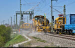 VDE 8 Komplexmaßnahme Halle Rosengarten–Angersdorf  ▶ Standort: Abzweig Angersdorf Awo    Dreimal gelb: Universal-Stopfmaschine Plasser & Theurer Unimat 08-475 4S (99 80 9424 033-5