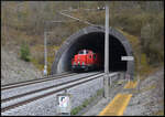 Der Würzburger Tunnelrettungszug (TRZ) am 08.03.2026 bei seiner wöchentlichen Bewegungsfahrt nach Lohr Bahnhof. Standardmäßig sind zwei Lokomotiven der Baureihe 714 an diesem Spezialzug. Die Lok 714 109 (NVR: 9980 9 170 009-1 D-DBMP) führt den Zug bei Leinach aus dem 2.235 Meter langen Espenloh-Tunnel (SFS Hannover - Würzburg), während ihre Schwester 714 107 (NVR: 9980 9 170 007-5 D-DBMP) am anderen Ende nachschiebt. 