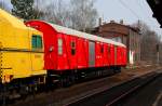 Dieser Hilfszuggertewagen hing am Zugschluss von 203 310, fotografiert am 04.04.09 bei der Durchfahrt durch Leipzig-Leutzsch.