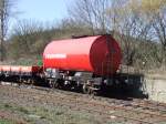 Ein Lschmittelwagen der Feuerwehr abgestellt in Hagen Vorhalle. Im Hintergrund stehen noch 2 Feuerwehr Transportwagen die zu befahren an einer Rampe abgestellt sind. 14.3.07