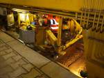 Hier werden am 24.02.2010 bei einer SBM 250 der Firma Schweerbau in Aachen West die Hobelmesser ausgewechselt.Mit der SBM 250 werden Head Checks an den Schienen beseitigt.