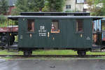 Dieser Wagen mit Holzrahmen erblickte um 1930 als Bahndienstwagen 15015 das Licht der Welt und war bis 1967 als Schneepflug-Begleitwagen im Einsatz. (Sächsisches Schmalspurbahnmuseum Rittersgrün, September 2020)