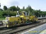 Schotterprofilermaschiene Plasser&Theurer SSP 110 SW der Firma Hartung Bau aus Fulda arbeitet am 1.9.2008 im Bahnhof von Kirchheim.