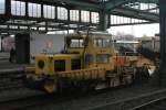 SSP 80 Nr.261 (J.Hubert / 80 97 16 35 526 17-3 / Baujahr 1975  Deutsche Plasser ) am 12.11.10 in Duisburg Hbf. Wirklich schn mal altmodisches Baugermpel zu sehen.