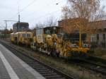 Vom Bahnsteig in Itzehoe konnte ich,am 18.November 2012,die Schotterplaniermaschine SSP110 SW und die Gleisstopfmaschine Umimat 3S fotografieren.