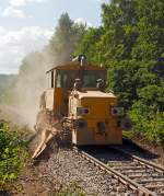 Im Einsatz:  Hier am 18.07.2013 auf der Hellertalbahn (KBS 462) zwischen Burbach und Wrgendorf bei km 104,0.