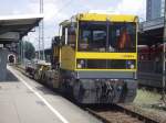 Ein ROBEL der Netzinstandsetzung steht auf Gleis 8 in Freiburg Hbf. 19.08.2008