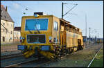 Am Nachmittag des 03.03.2026 sonnte sich die Gleisstopfmaschine UNIMAT - Sprinter ESM 865 (DB Netzinstandhaltung D-DB MP 99 80 9122 005-8) im Bahnhof Geroldshausen.