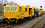 Universalstopfmaschine 09-475 Unimat 4S der Deutschen Gleisbau Union steht fr den zweigleisigen Ausbau der Strecke OL - WHV abgestellt auf Bf Sande  03/03/2012