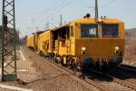 USM 905 Plasser & Theurer der Bahnbaugruppe bei der Durchfahrt durch den Bahnhof Hochstadt Marktzeuln am 26.03.2012.