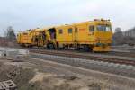 Die Stopfmaschine der Fa. STRABAG (NVR 99 80 9124 002-2 D-STRA)in Nassenheide am 06.02.2013. Hersteller ist die Fa. MATISA.