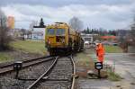 97 43 38 001 17-1 des DB Netz AG Maschinenpool am 13.04.2013 in Amberg-Neumhle bei Stopfarbeiten (Strecke Amberg - Schnaittenbach)