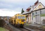 97 43 38 001 17-1 des DB Netz AG Maschinenpool am 13.04.2013 in Amberg-Neumhle bei Stopfarbeiten (Strecke Amberg - Schnaittenbach)