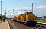 293 008 überführte zusammen mit 293 009 am 09.07.15 eine Stopf- sowie eine Profiliermaschine.