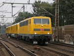 111 059-2 kam am 02.10.2014 mit einem Messzug in Fahrtrichtung Seelze durch Hannover Linden-Fischerhof.