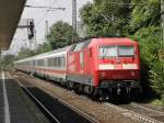 DB Systemtechnik 120 501-2  Bahntechnik mit Kompetenz  an einem IC richtung HH-Altona in Bonn Hbf am 5.8.2011