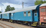 Einsteller dieser älteren blauen dreiachsigen Bahndienstwagen ist unter anderem die Fa.
