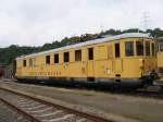 In diesem Fall handelt es sich um einen Tunnelmesswagen ,der im Eisenbahnmuseum Bochum-Dahlhausen beheimatet ist.An der Front sind Lehren angebracht, welche in der Hhe vernderbar sind.