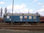 Wohnschlafwagen der DB AG (60 80 99-25 711-5) im Bf Oranienburg am 04.04.2011 abgestellt.