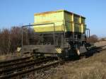  Schotterwagen  auf dem wieder reaktivierten Zufahrtsgleis,zum ehmaligen Personenbahnhof,am 26.März 2014,i Mukran.