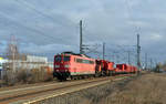 151 028 schleppte am 05.02.20 einen Kranzug der Netz Notfalltechnik durch Landsberg Richtung Halle(S).